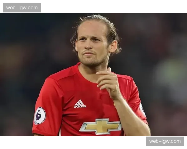 荷兰布林德布林德经验宝贵 但左后卫位置攻防转换速率